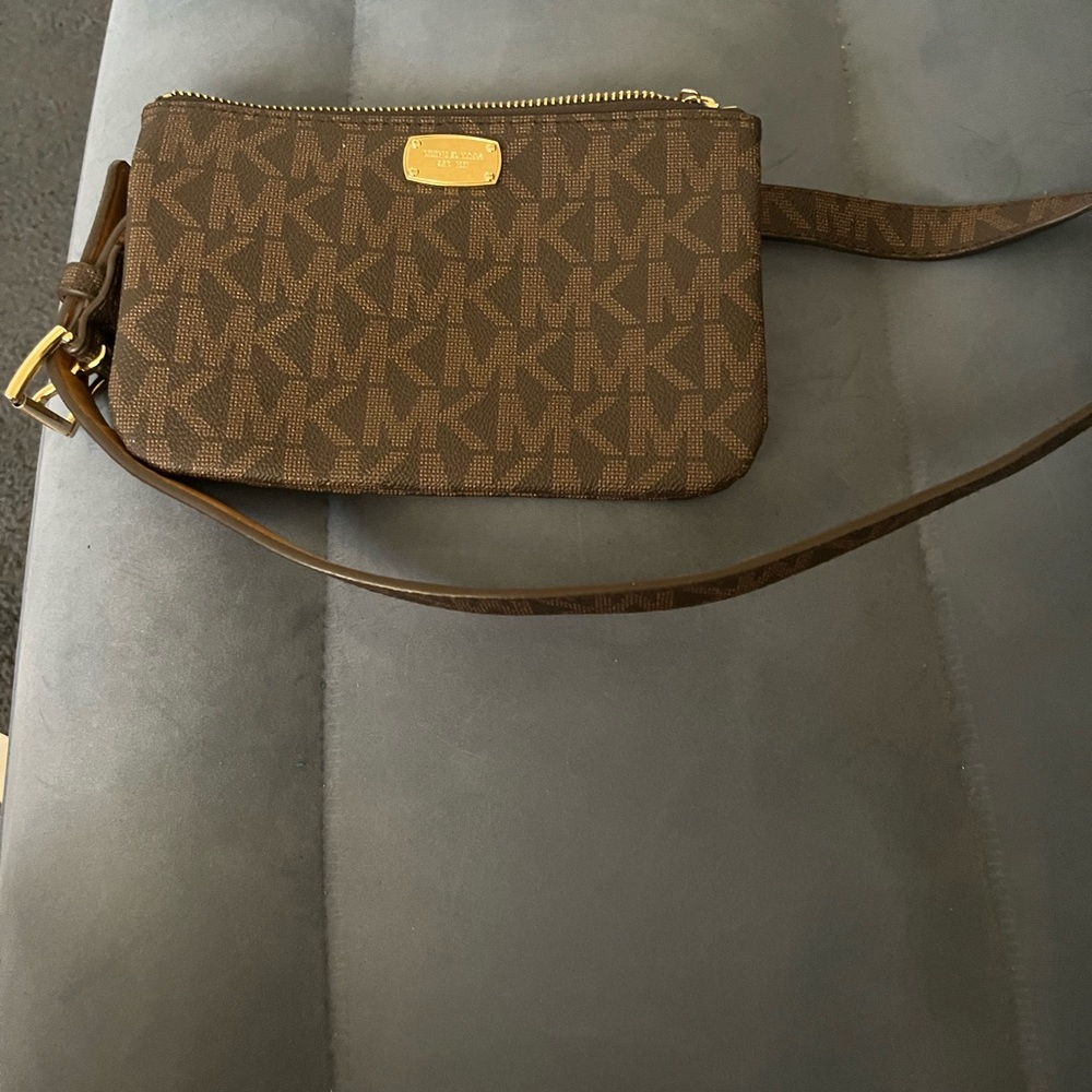 MICHEAL KORS authentic belt bag